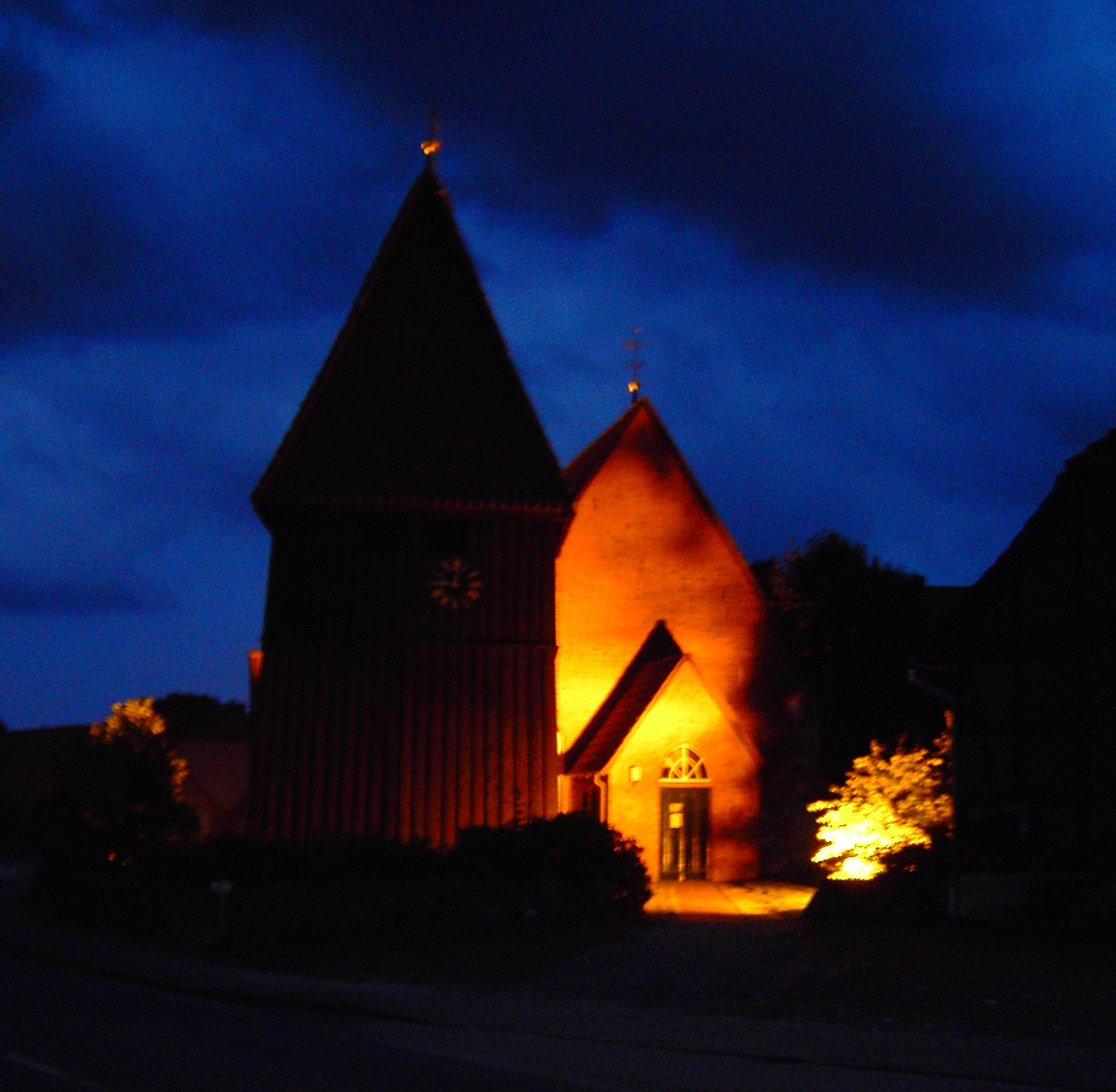 St. Marienkirche Eldingen bei Nacht